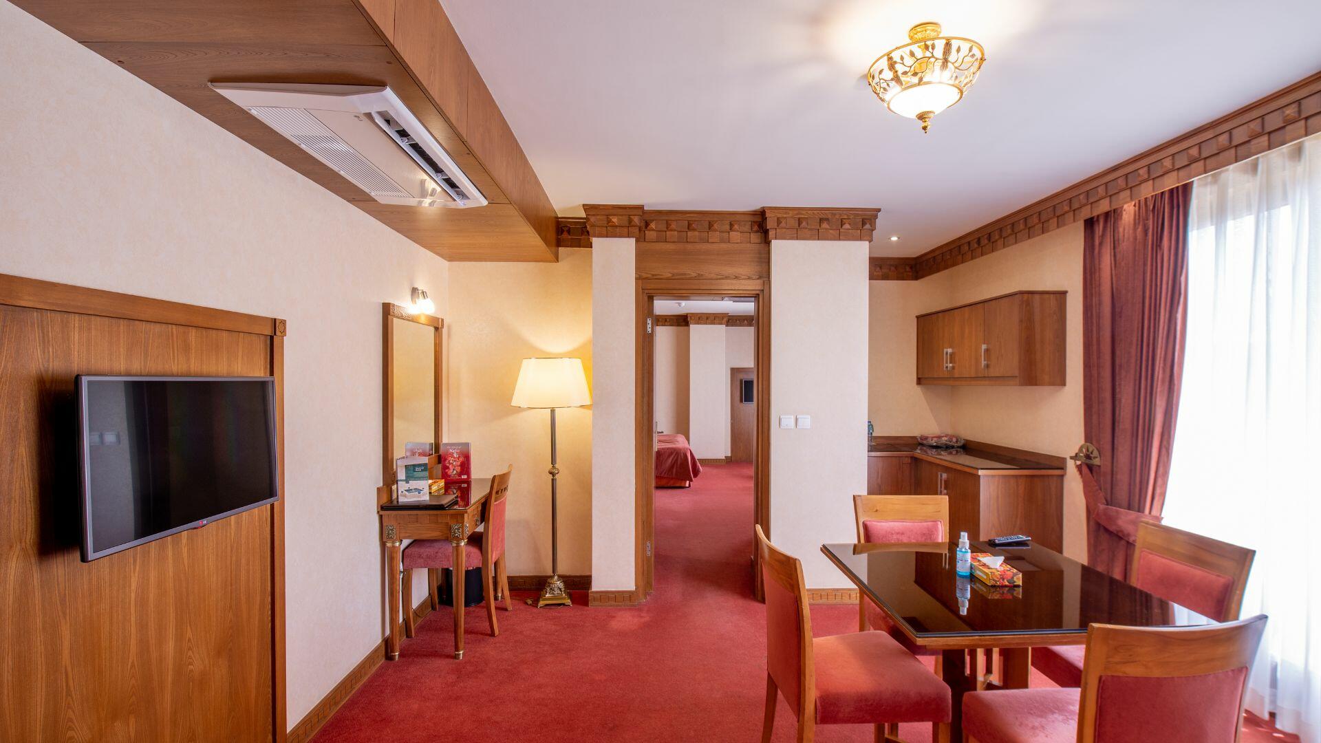 Zandiyeh Hotel