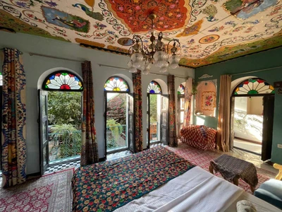 Toranjestan House