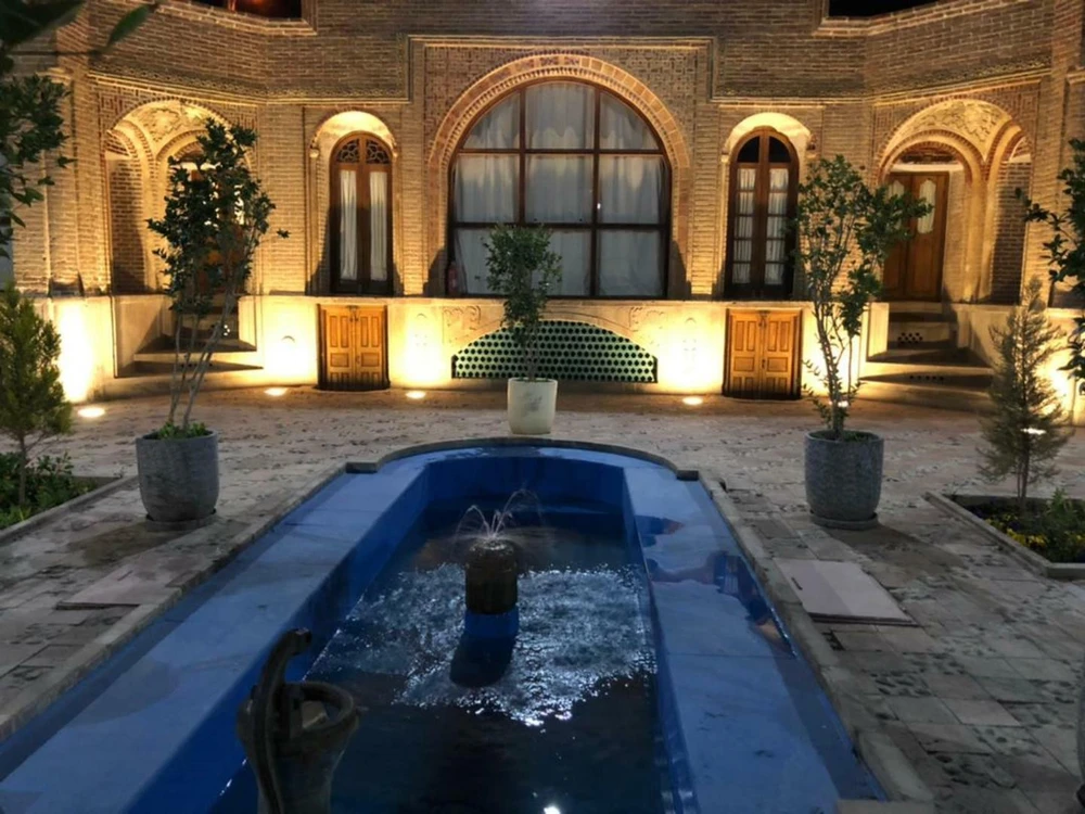 Arghavan Traditional  Hotel