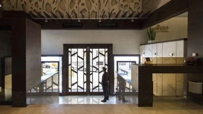 Eskan Alvand Hotel