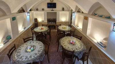 Sayeh Saray hostel