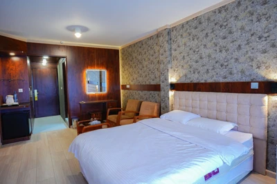 Shadi Hotel