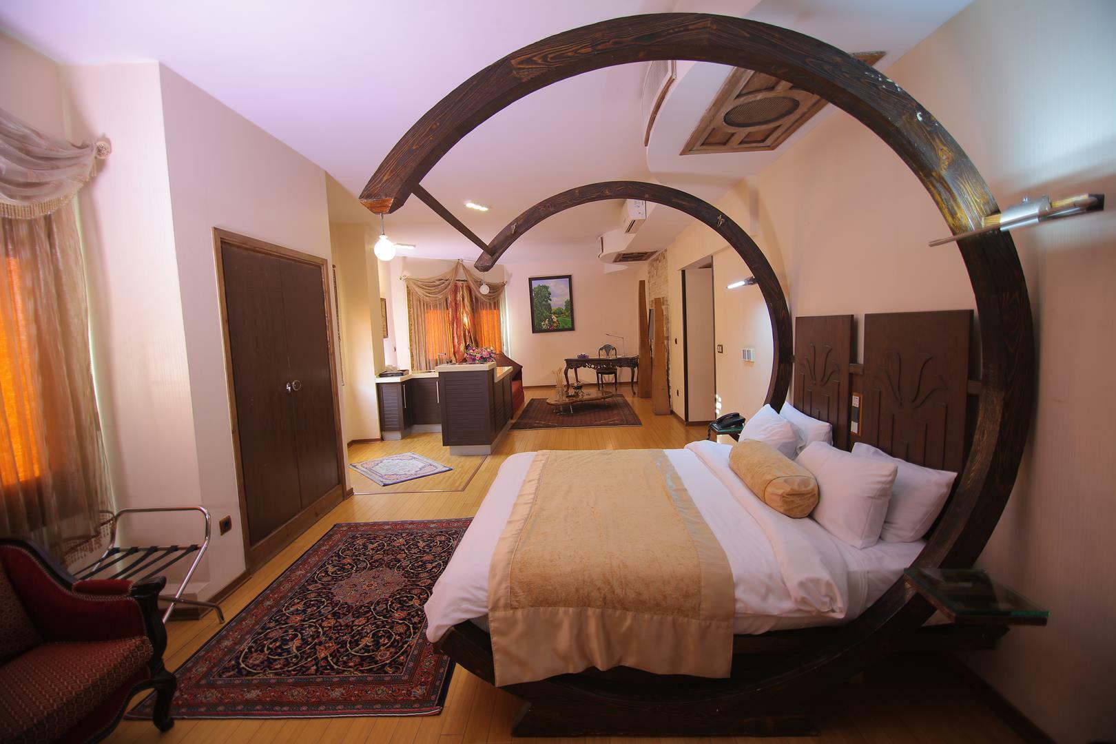 Ferdowsi Grand Hotel