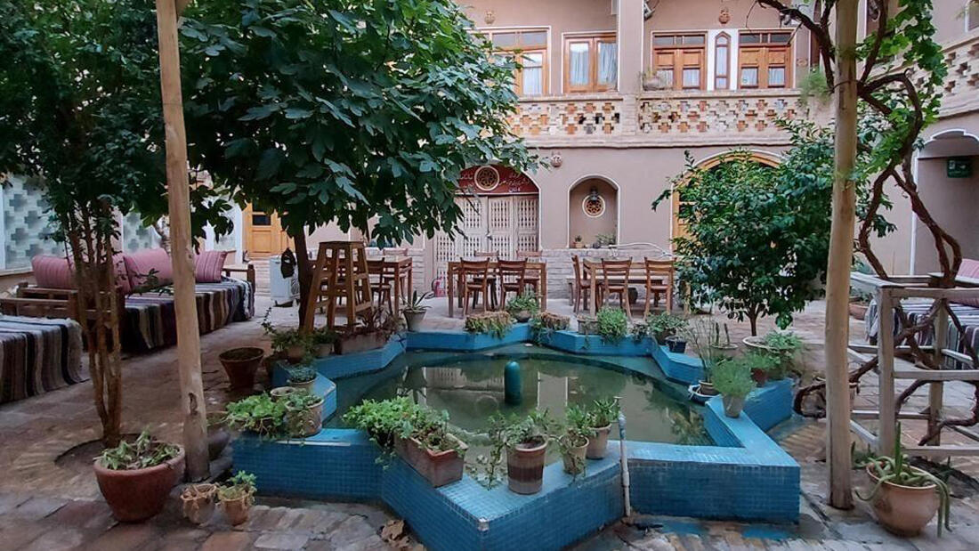 Noghli Traditional Hotel