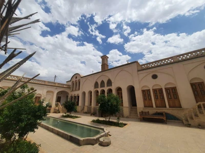 Ashkoob Traditional Hotel