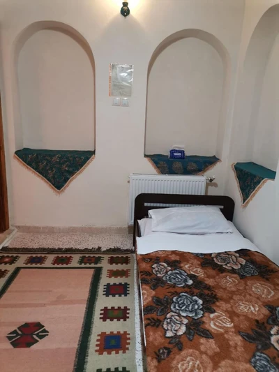 Golestan Raz Hostel