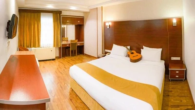 Piroozy Hotel