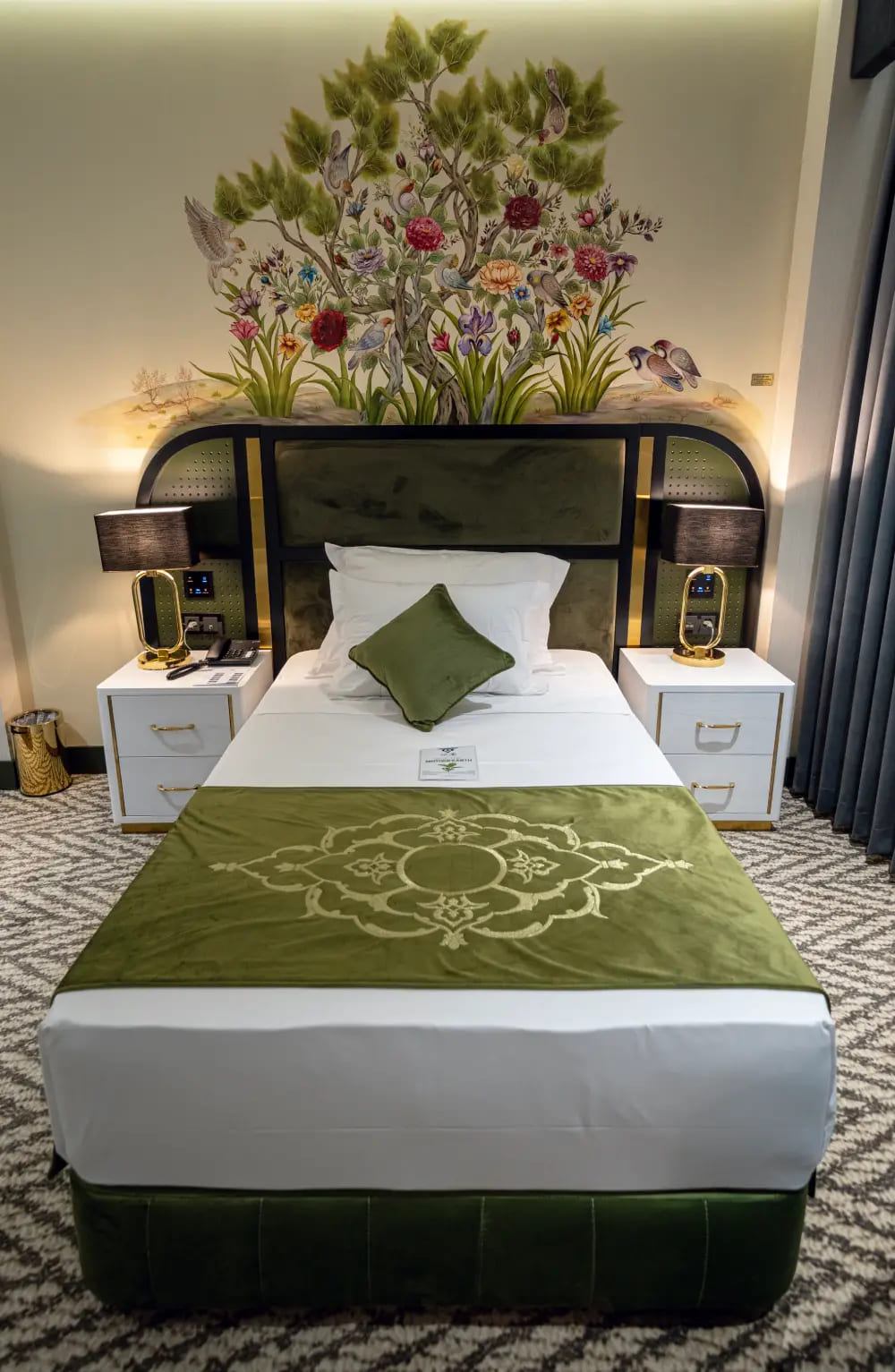 Chaharbagh Hotel