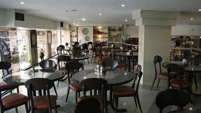 Piroozy Hotel