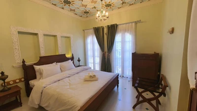 Vaalaad House
