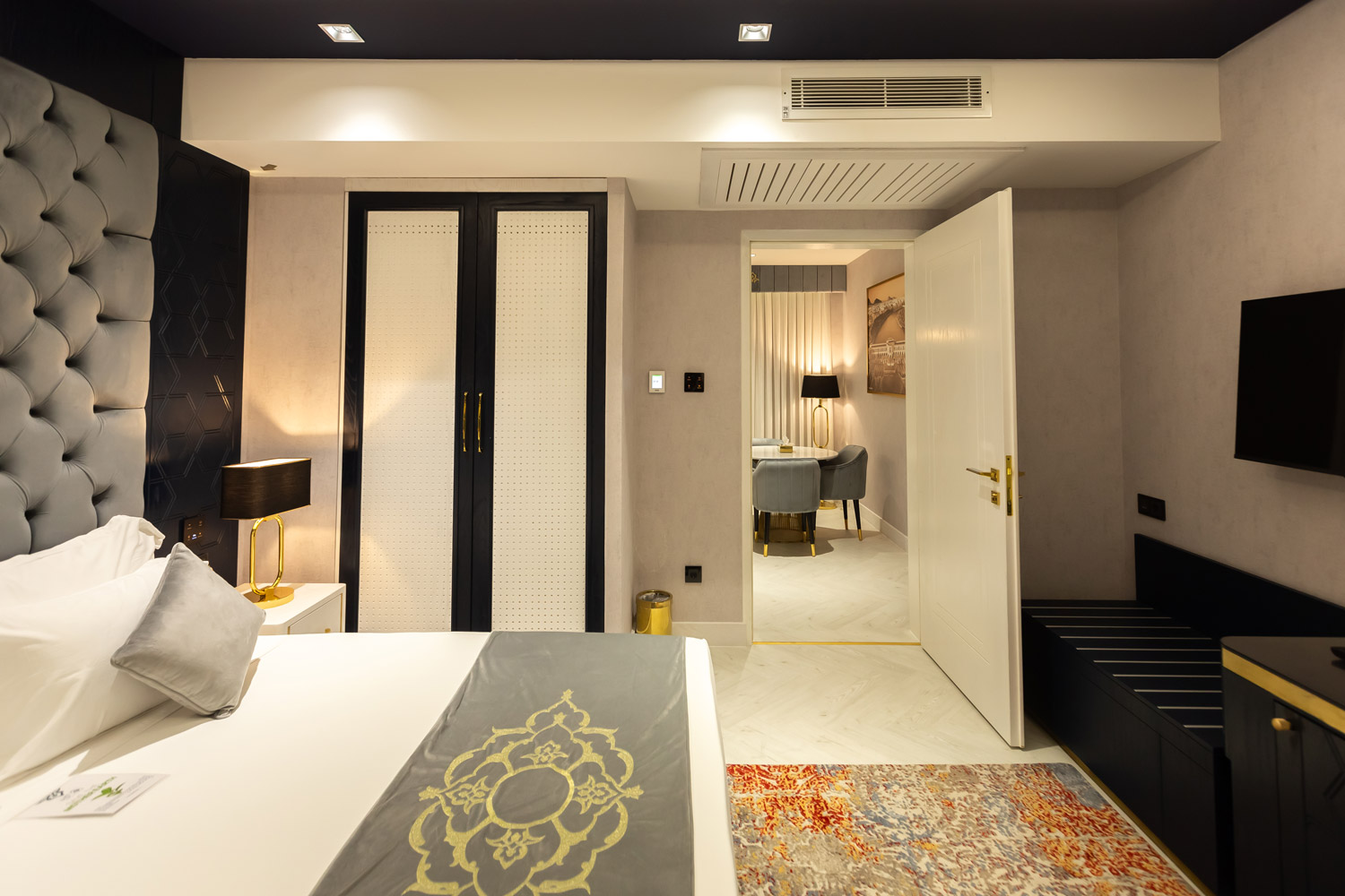 Chaharbagh Hotel