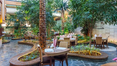 Darvishi Royal Hotel