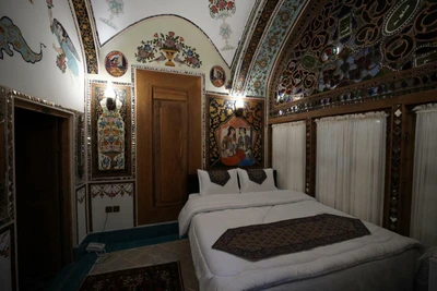 Sheikh Lotfollah Hotel