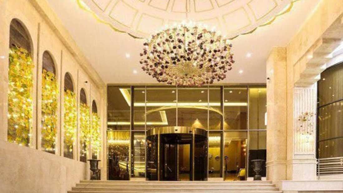 Sarina Hotel