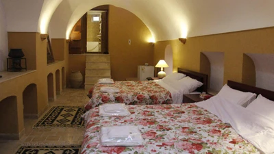 Khaneh Seneek Traditional Hotel