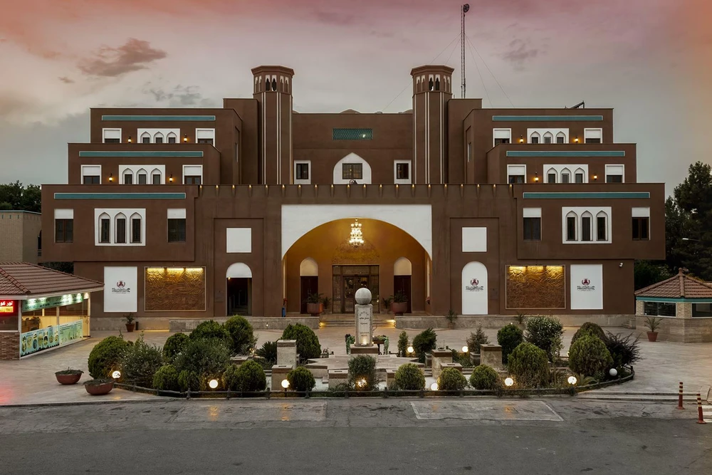 Parsyan Safaieh Hotel