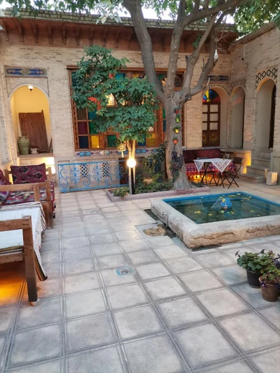 Golestan Raz Hostel