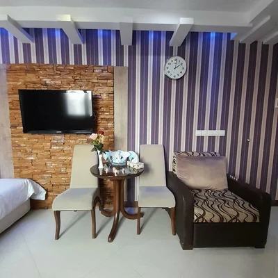 Gol Gandom Hotel