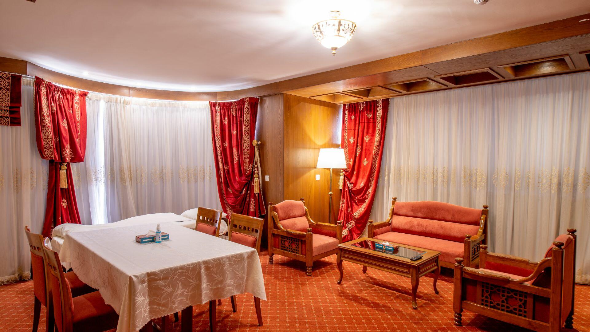 Zandiyeh Hotel