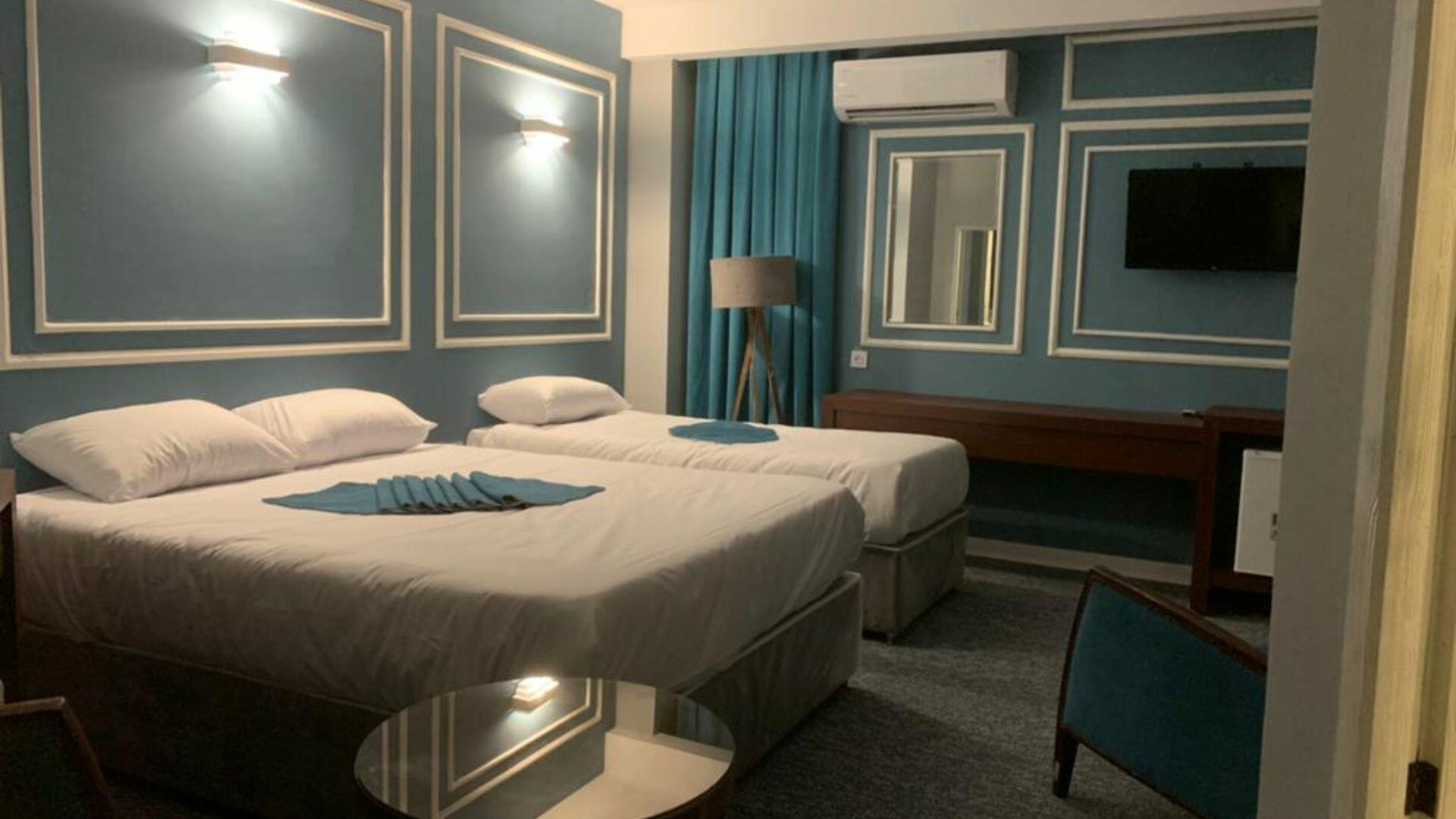 Ghoghnoos Hotel
