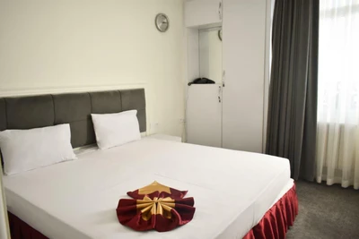 Khorshid Hotel