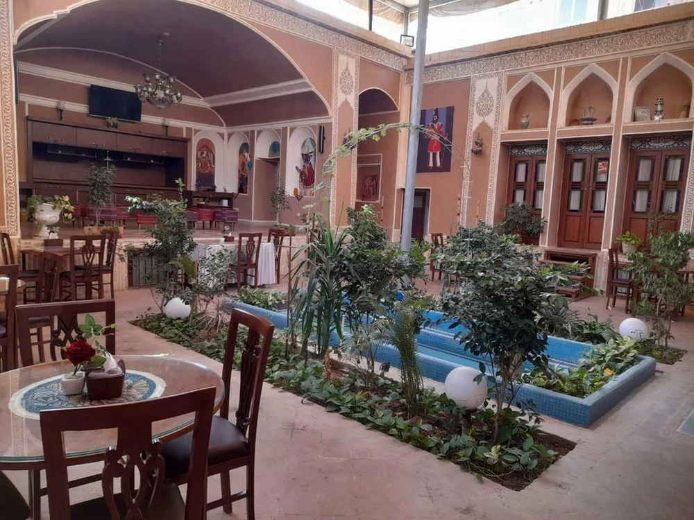 Royaye Ghadim Hotel