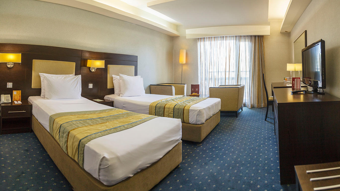 Parsian Evin Hotel