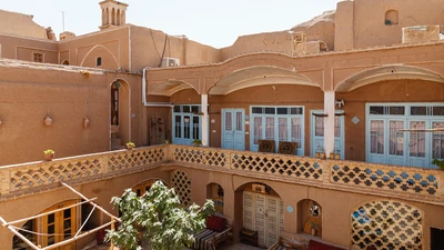 Noghli Traditional Hotel