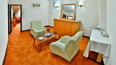 Laleh Hotel