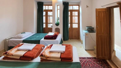 Sayeh Saray hostel
