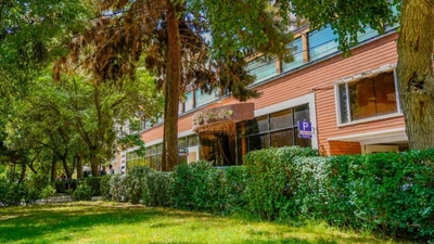 Tabarok Hotel