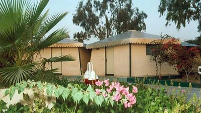 Shabaviz Hotel