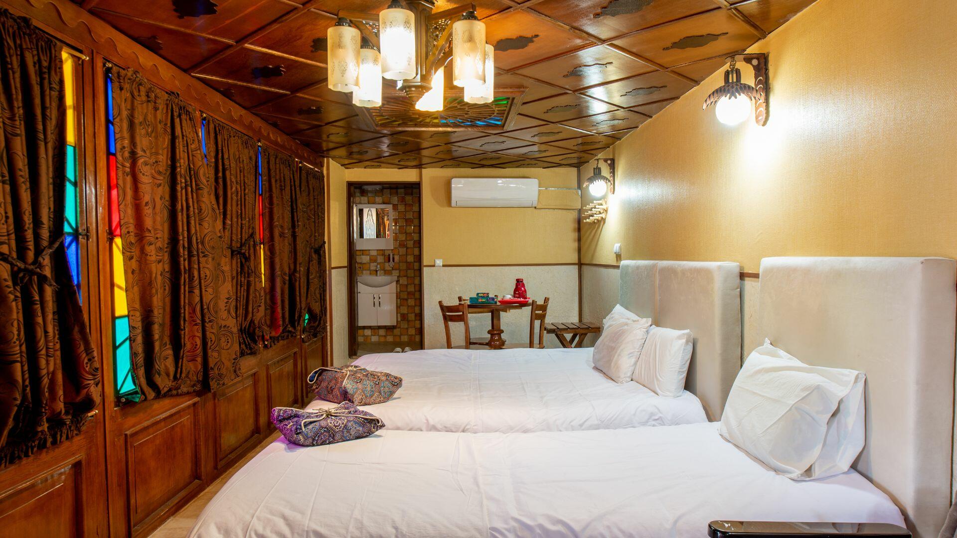 Niayesh Hotel