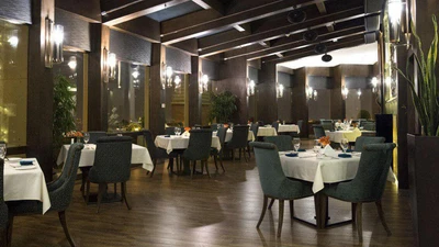 Eskan Alvand Hotel