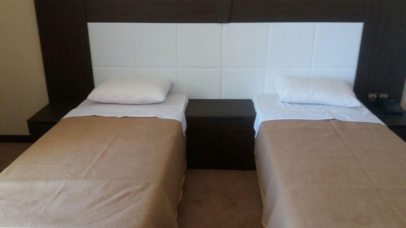 Hezaar Hotel