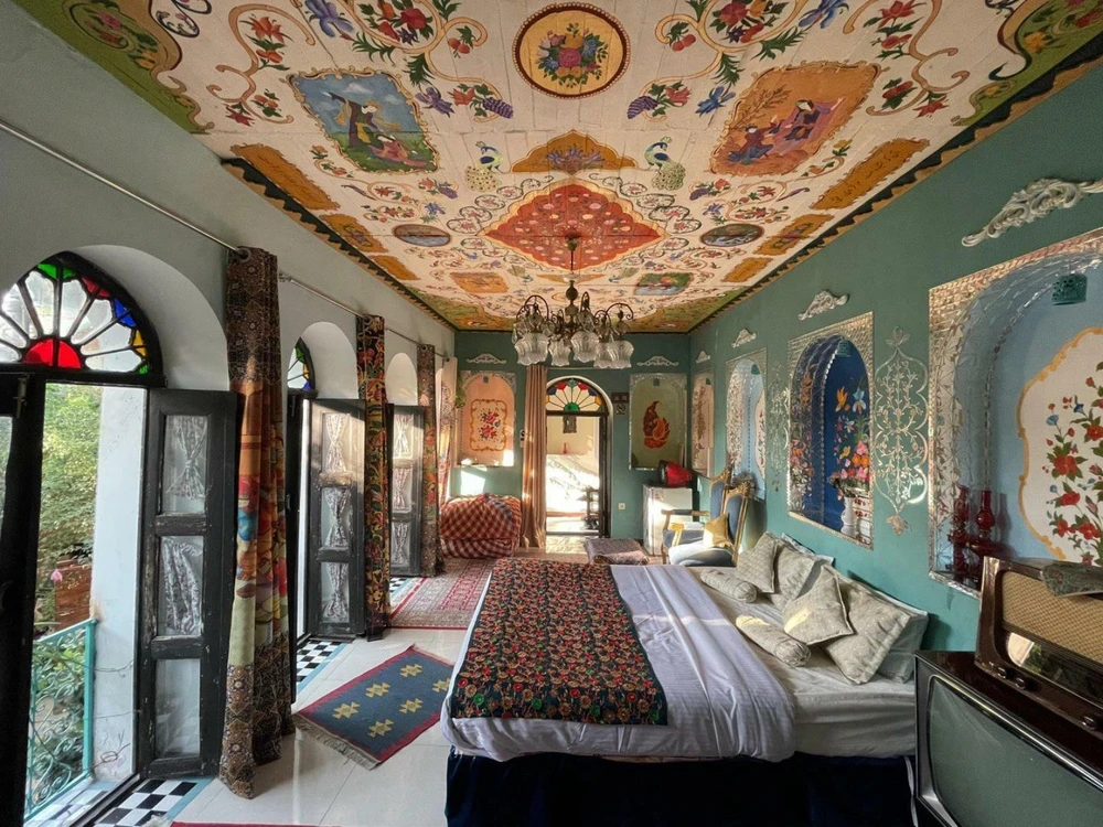 Toranjestan House