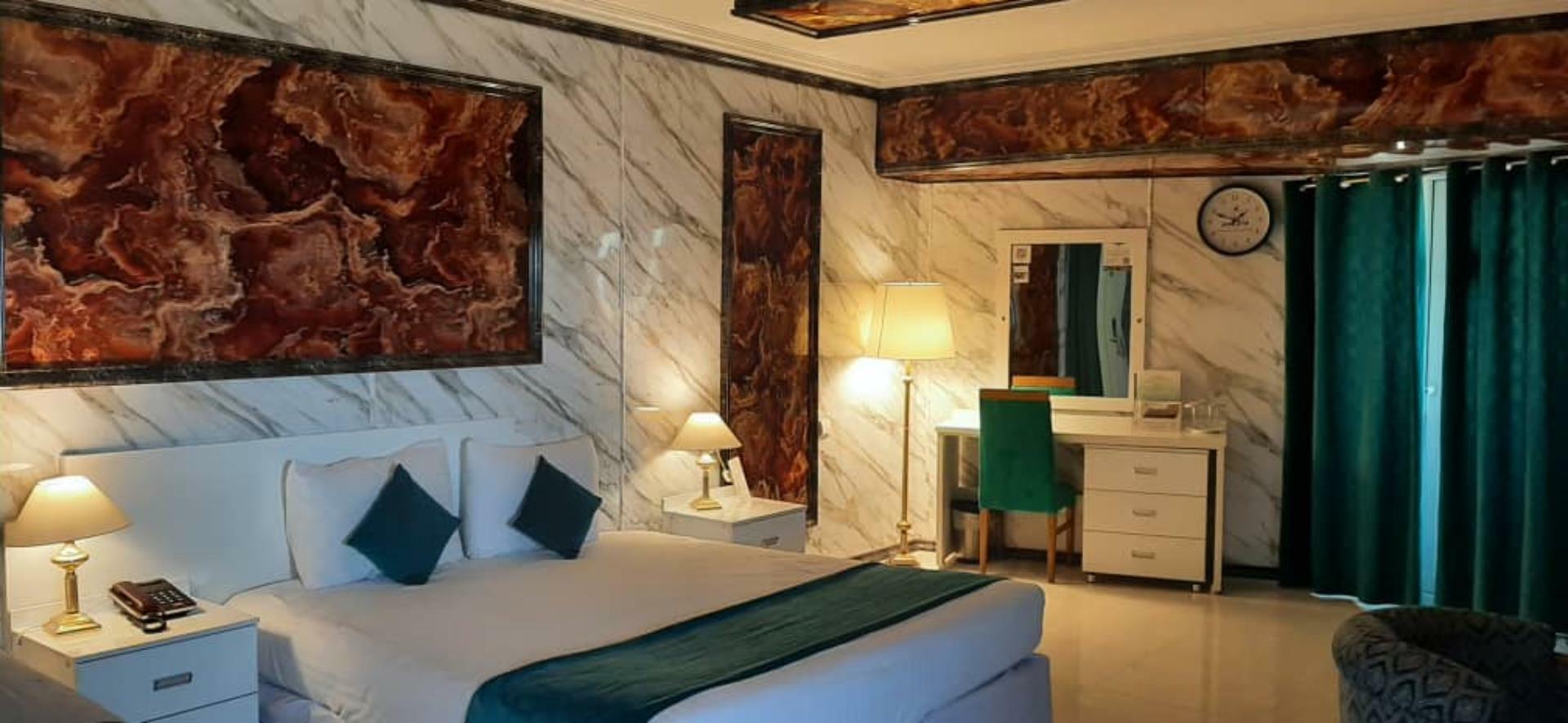Hormoz Hotel