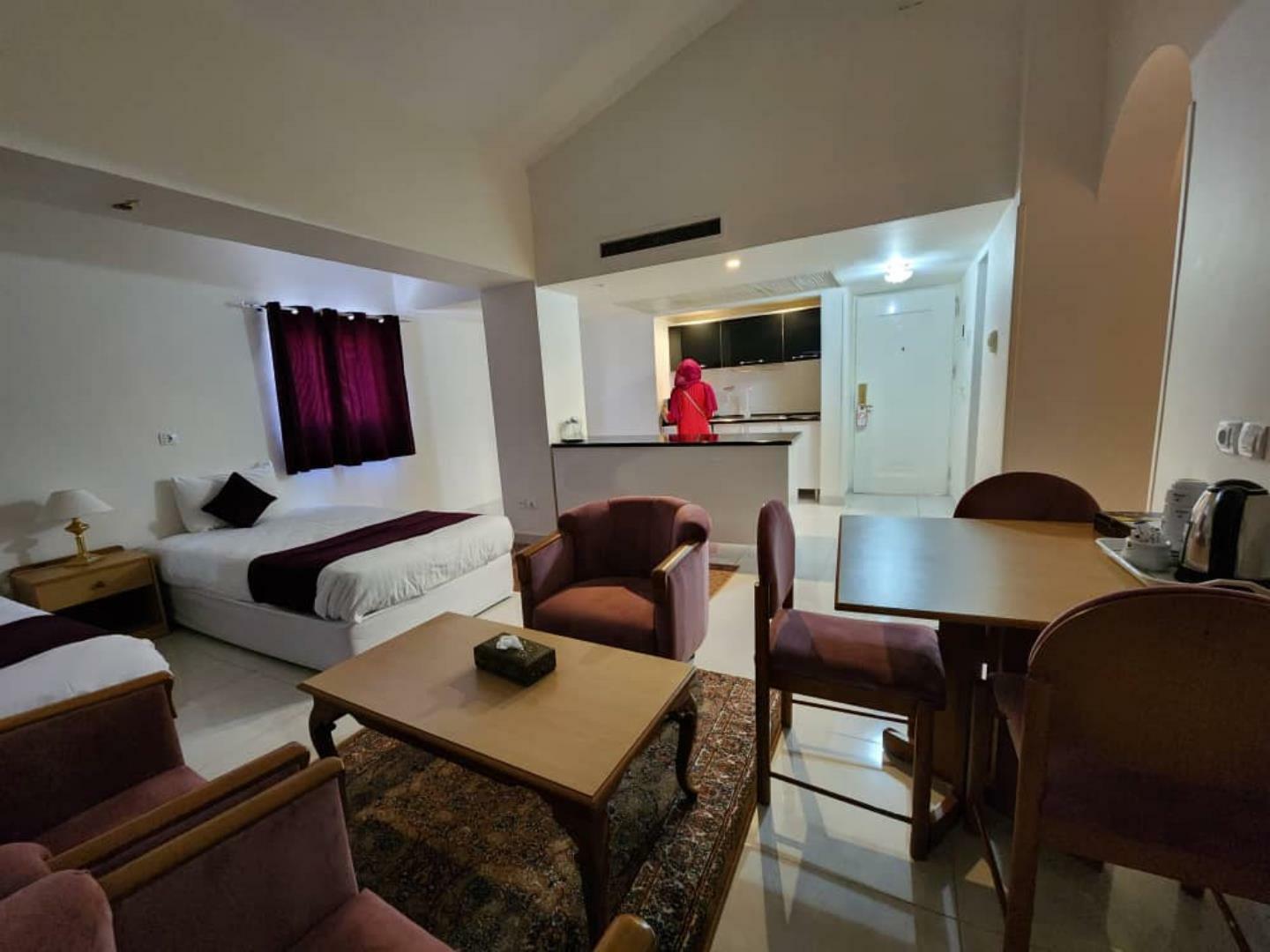 Hormoz Hotel