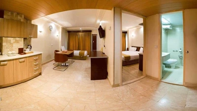 Piroozy Hotel