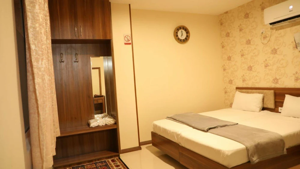 Rose Makoran Hotel