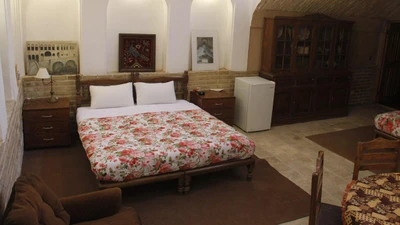 Khaneh Seneek Traditional Hotel
